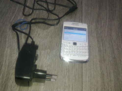 Mooie BlackBerry Bold met oplader simlock vrij.
