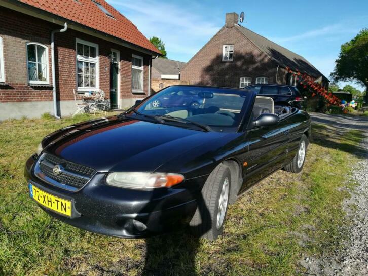 Mooie Chrysler Stratus 2.5 V6 cabrio uit 1998 met nieuwe APK