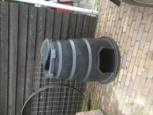 mooie compostbak met ventilerend deksel