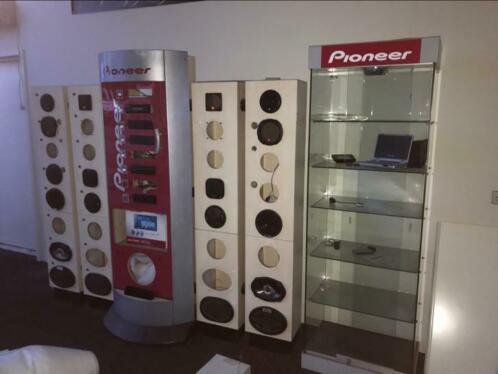 Mooie demonstratie zuilen Pioneer autoradio boxen scherm etc