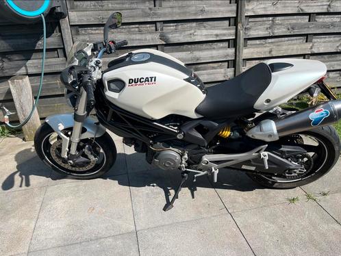 Mooie Ducati Monster 696 met Termignoni uitlaat systeem