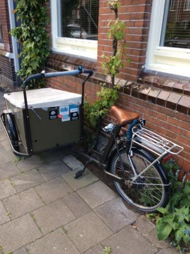 Mooie en snelle bakfiets met trapondersteuning 