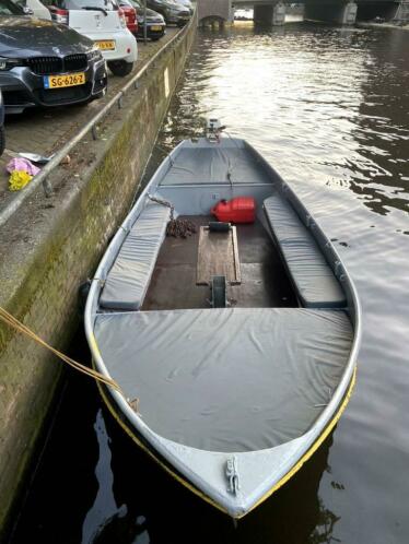 Mooie grachtenboot  sloep  Johnson 10 PK motor