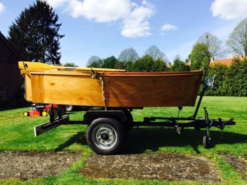 Mooie handgemaakte roeiboot te koop. 