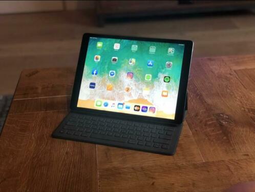 Mooie iPad pro 12.9 (2e gen) incl origineel smart keyboard