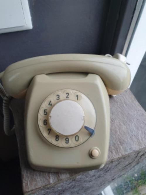 Mooie jaren 70 PTT 65 telefoon, vaste telefoon met draaischi