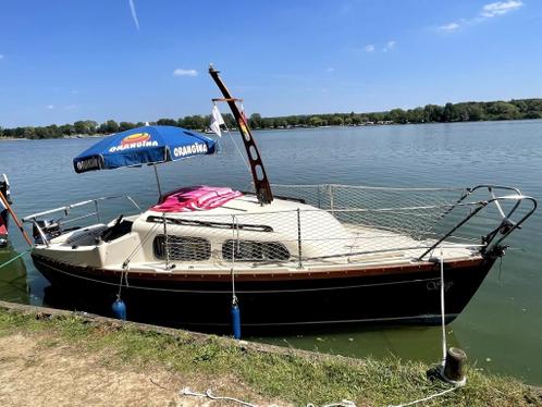 Mooie kajuit zeilboot met BB motor en trailer