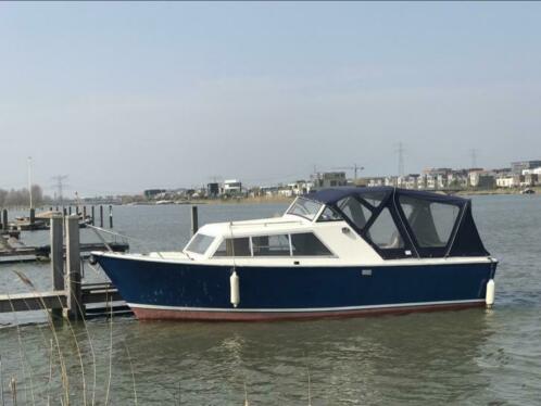 Mooie kajuitboot 7 mtr met groot achterdek en 4 slaapplekken