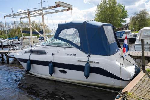 Mooie kajuitsboot met modern interieur en 4 slaapplaatsen