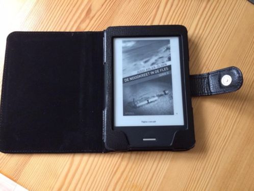 Mooie Kobo Touch E-reader met 75 thrillers