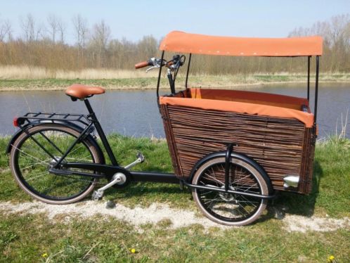 Mooie matzwarte BABBOE bakfiets