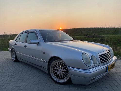 Mooie Mercedes E320 benzine Automaat avantgarde Full options