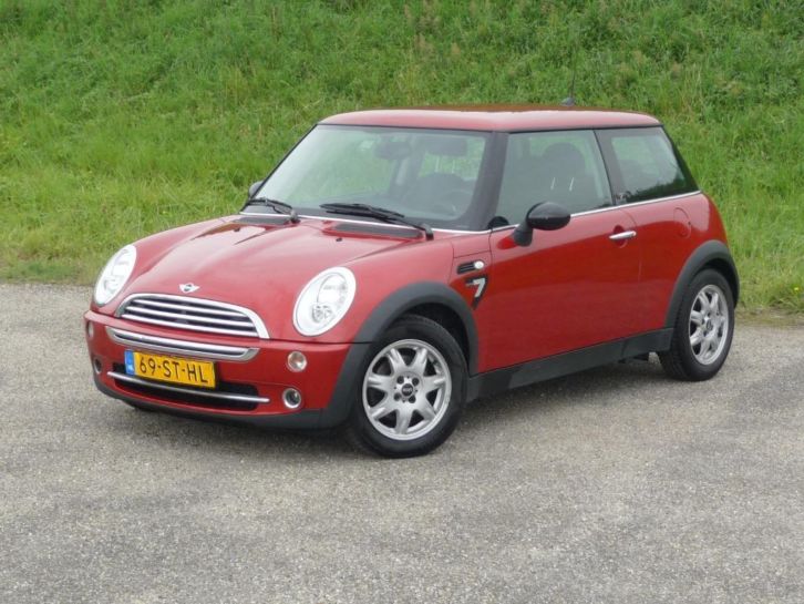 Mooie Mini 1.6 One Rood (2006) - weinig kilometers