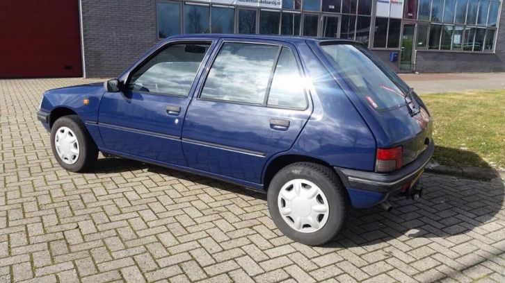 Mooie Peugeot 205 1.4 1997 Blauw 5deurs in bijna nieuwstaat