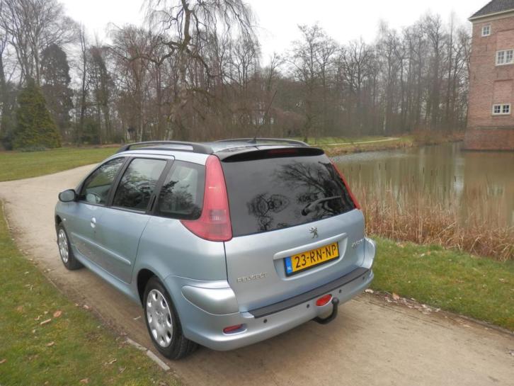 Mooie Peugeot 206 1.4i SW zomerwinter bandenaircotrekhaak