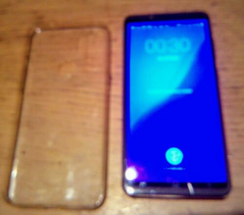 Mooie platte gouden android telefoon  duo sim en sd 128GB