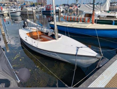 Mooie polyester Centaur, 4pk fourstroke motor en wegtrailer