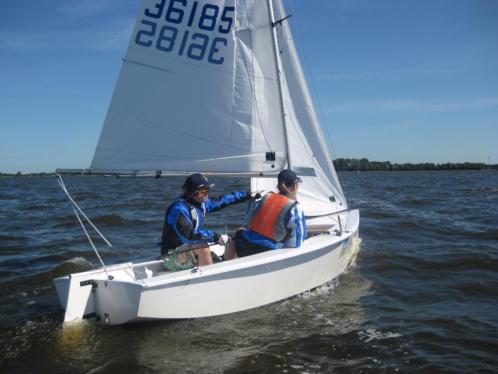 Mooie polyester Vaurien zeilboot (wedstrijd uitvoering)
