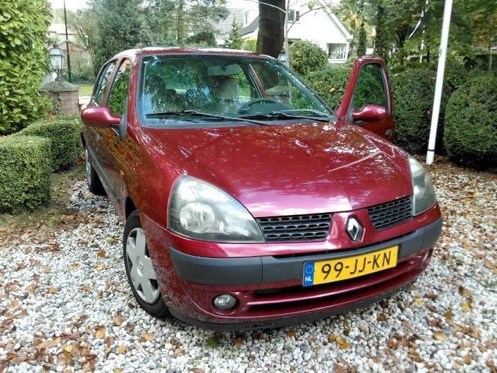 Mooie Renault Clio 1.4 16V Expr 5DR AUTOMAAT s2005 Rood 2002