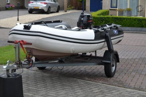 mooie ribboot  trailer en buitenboordmotor