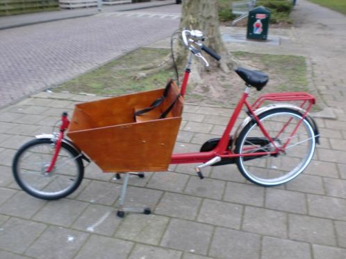 mooie rode bakfiets