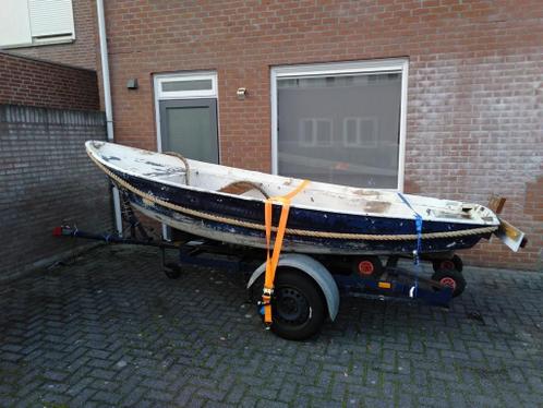 Mooie roeiboot met trailer