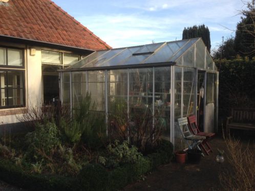 Mooie royale tuinkas inclusief planttafel