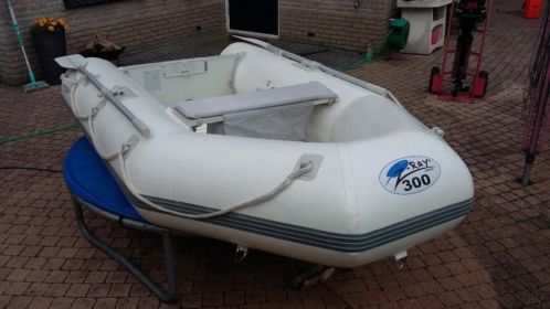 Mooie rubberboot met Mercury 4 pk 4 takt