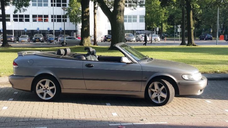 Mooie Saab 9-3 Cabrio-9.3 2.0 Turbo Aero, metallic grijs.