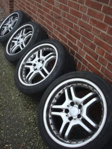 mooie set twee delige 18 inch audi velgen