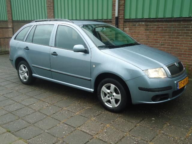 MOOIE SKODA FABIA COMBI 1.4 - 16v AIRCO dealer onderhouden