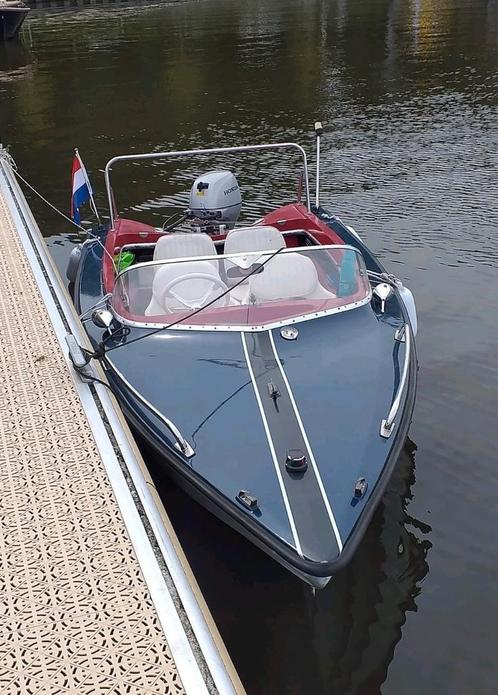 Mooie speedboot met 20PK buitenboordmotor en kanteltrailer