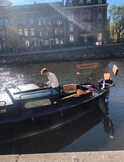 Mooie stalen boot met kajuit