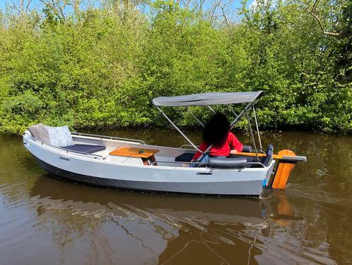 Mooie stalen sloep met Bermini top