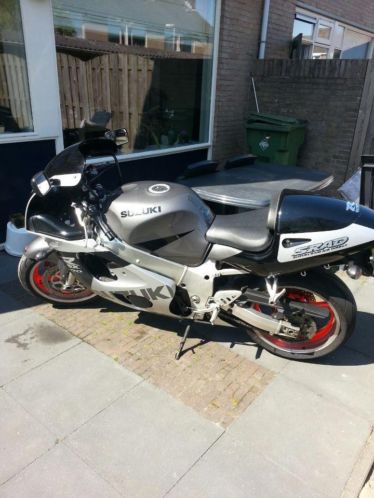 Mooie suzuki GSX 600 R SRAD