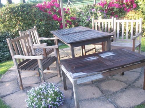 Mooie teak tuinset met eet en lounge tafel 