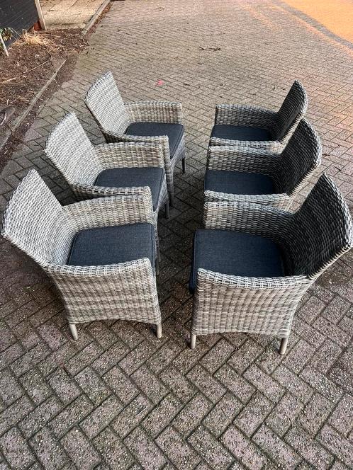 Mooie tuinstoelen inclusief kussens.