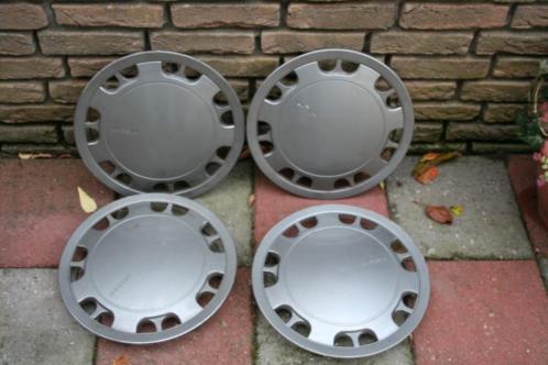 Mooie wieldoppen 4 stuks van NISSAN goeden staat, 12 inch 