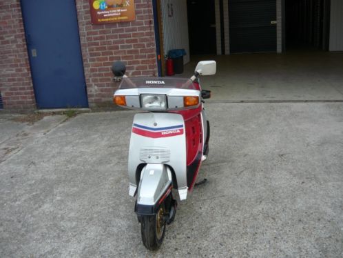 moterscooter honda lead 125 cc eerste eigenaar