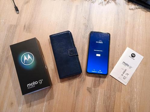 Moto G8 power inclusief beschermhoes en blauwe map