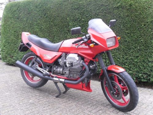 Moto Guzzi le mans 4 van 1986, kleur rood.