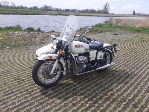 Moto Guzzi V7-700  met zijspan bj. 1977