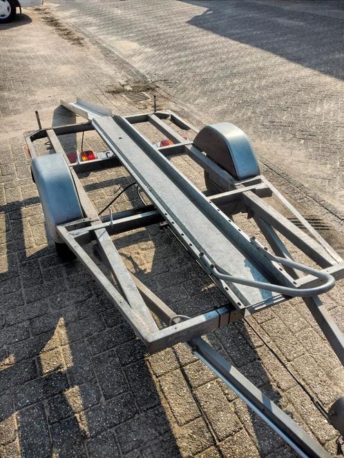 Motor aanhanger geremd voor n motor tot 430 kg