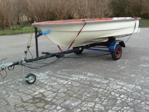 Motor boot met trailer