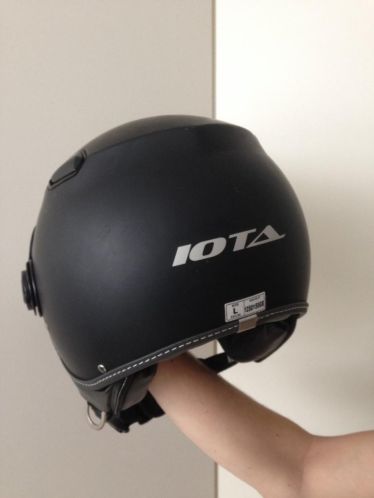 Motor helm merk IOTA