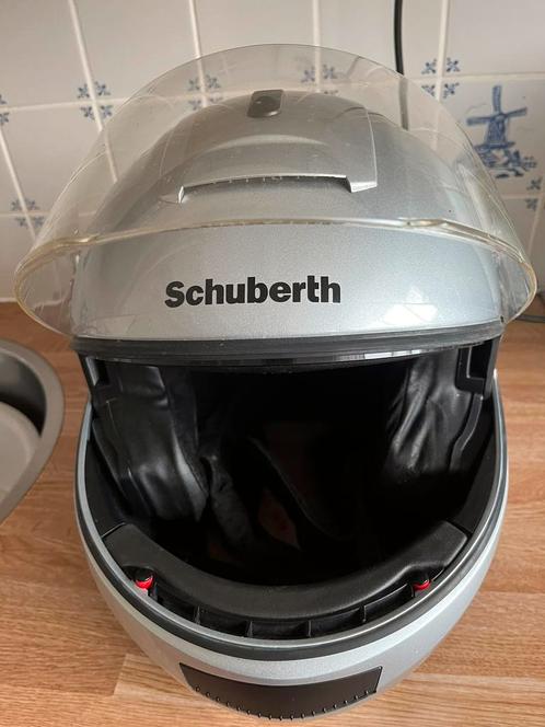 Motor helm Schuberth met zonnescherm maat 56-57