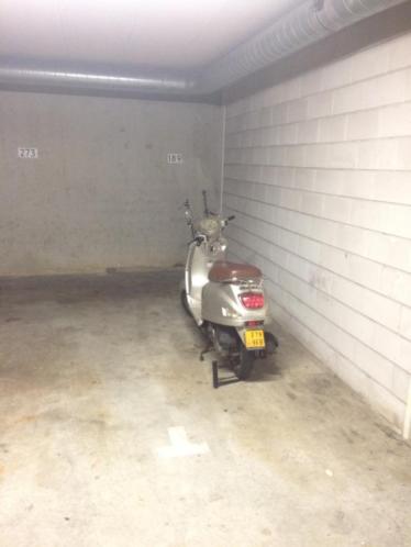 Motor parkeerplaats parking garage Amsterdam Centrum