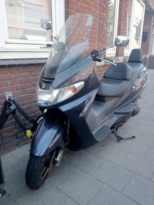 Motor scooter Burgman 400