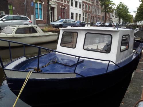 Motorboot met kajuitje en inboarddiesel