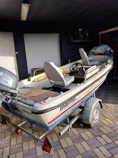 Motorboot met trailer
